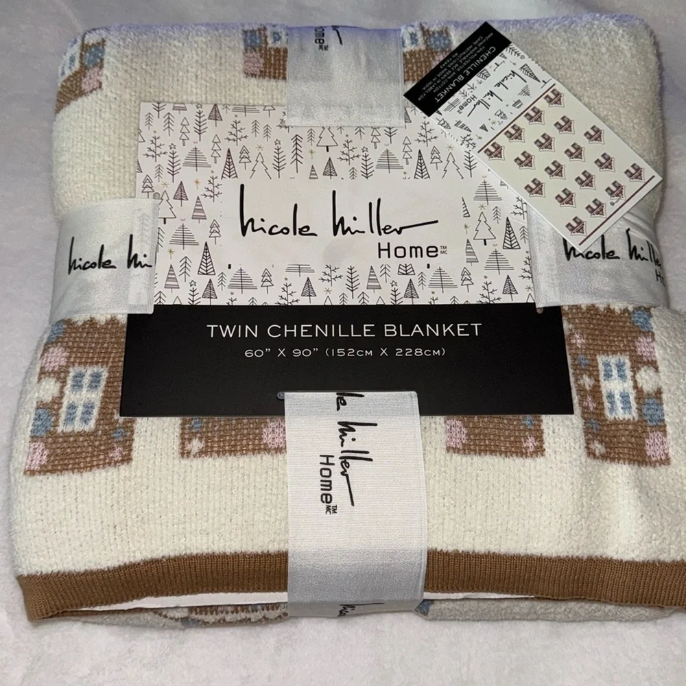 Nicole Miller Home Twin Chenille Gingerbread House Blanket NWT